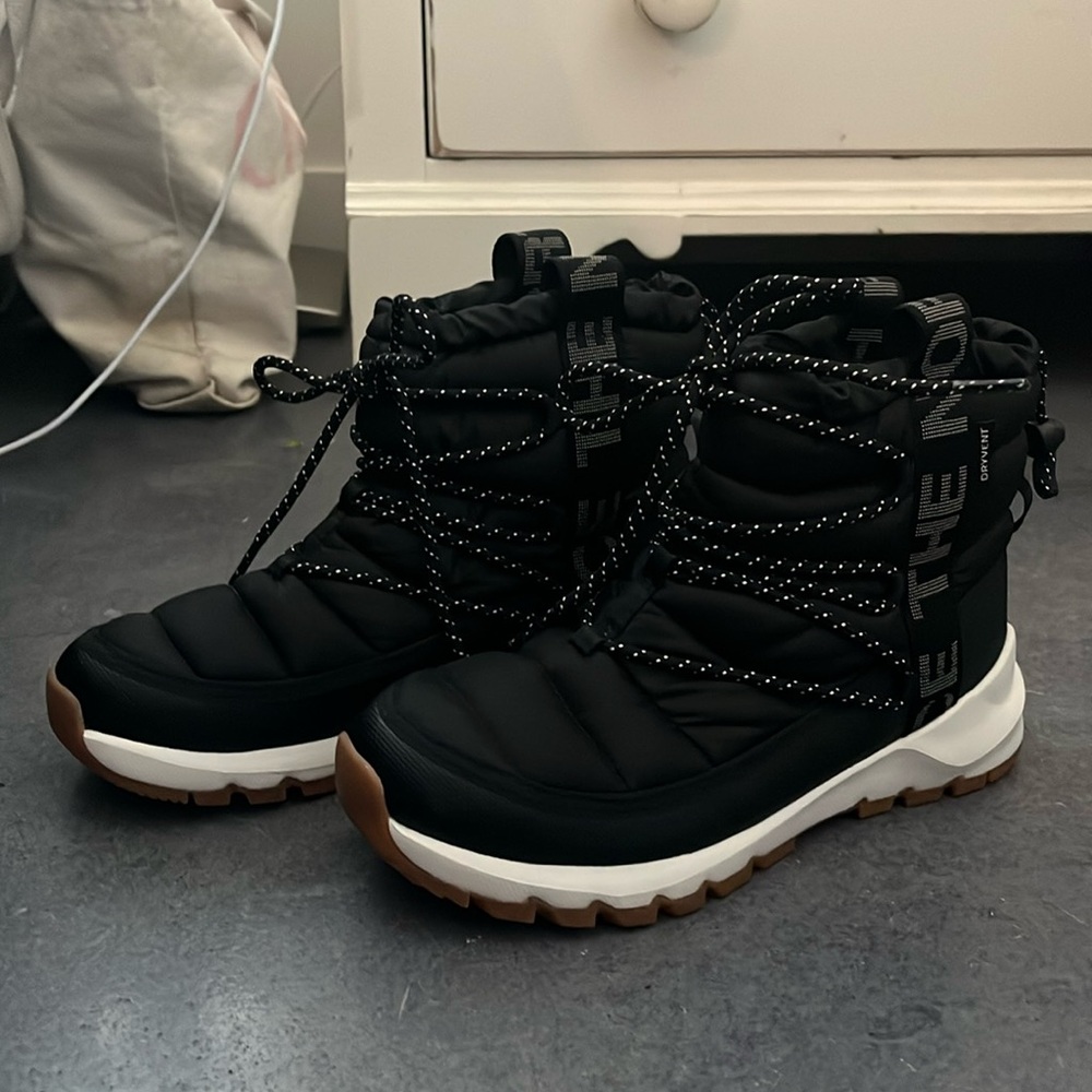The North Face Women’s ThermoBall™ Lace Up Waterproof Boots - size 7